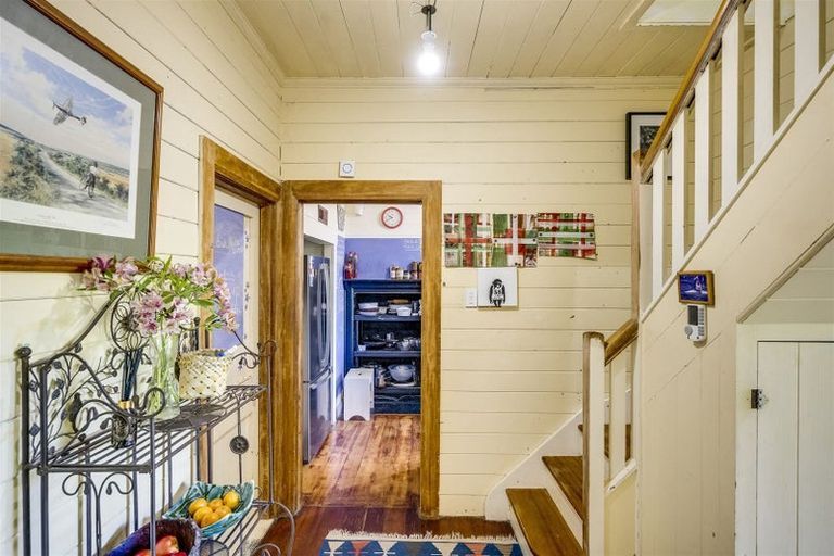 Photo of property in 1 Lawrence Road, Hospital Hill, Napier, 4110