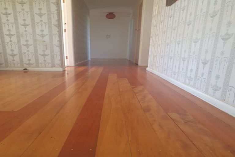 Photo of property in 11 Singers Road, Korokoro, Lower Hutt, 5012