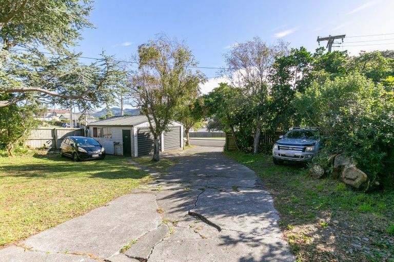 Photo of property in 20 Tremewan Street, Tawa, Wellington, 5028