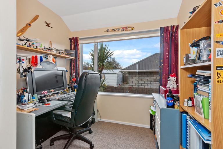 Photo of property in 132b Warren Crescent, Hillmorton, Christchurch, 8025