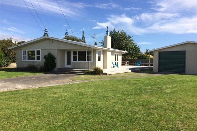 Photo of property in 42 Waimea Road, Waikanae Beach, Waikanae, 5036