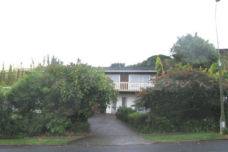Photo of property in 63 Chelsea View Drive, Chatswood, Auckland, 0626