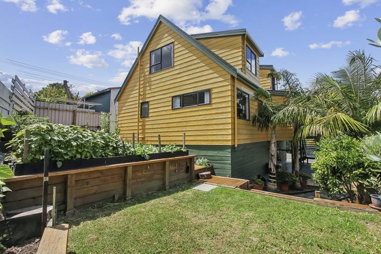 Photo of property in 1/254 Sturges Road, Henderson, Auckland, 0612