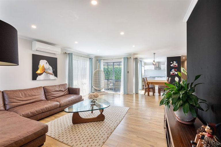 Photo of property in 85 Buscomb Avenue, Henderson, Auckland, 0610