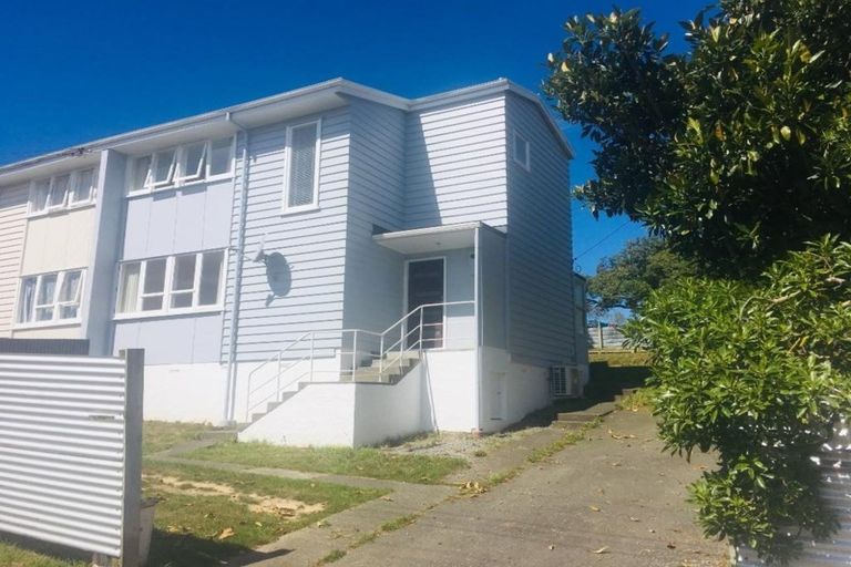 Photo of property in 1b Durham Street, Cannons Creek, Porirua, 5024