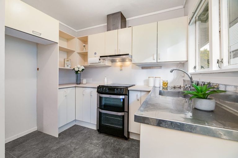 Photo of property in 2/7 Dakota Avenue, Beach Haven, Auckland, 0626