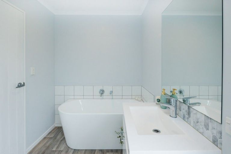 Photo of property in 78 Tamatarau Road, Tokomaru, Palmerston North, 4474