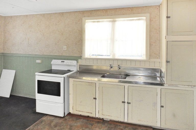 Photo of property in 43b Johnston Street, Foxton, 4814