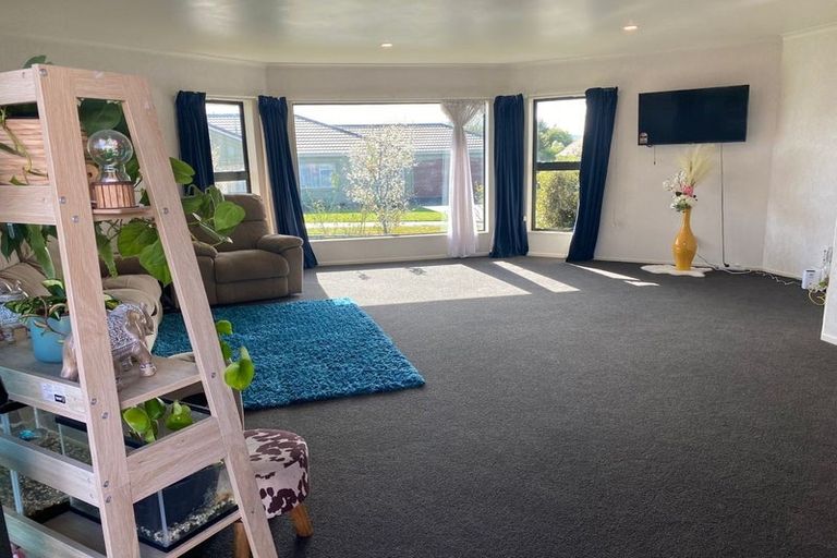 Photo of property in 8 Woodgate Court, Fitzherbert, Palmerston North, 4410