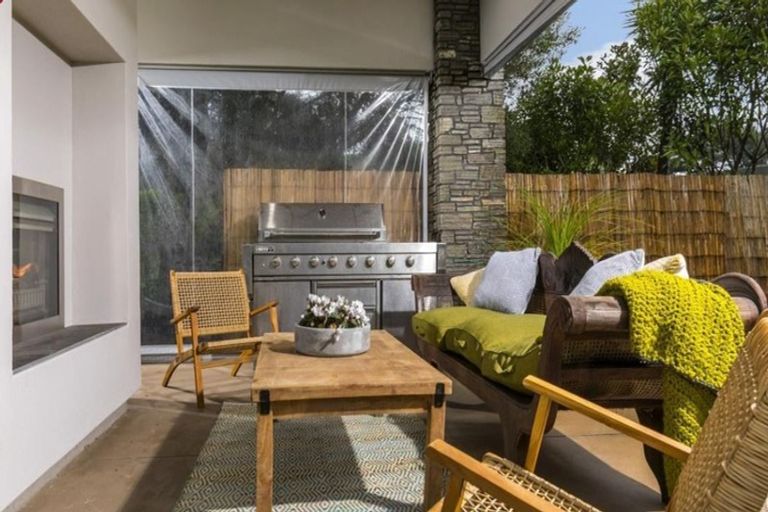 Photo of property in 2 Oscar Road, Greenhithe, Auckland, 0632