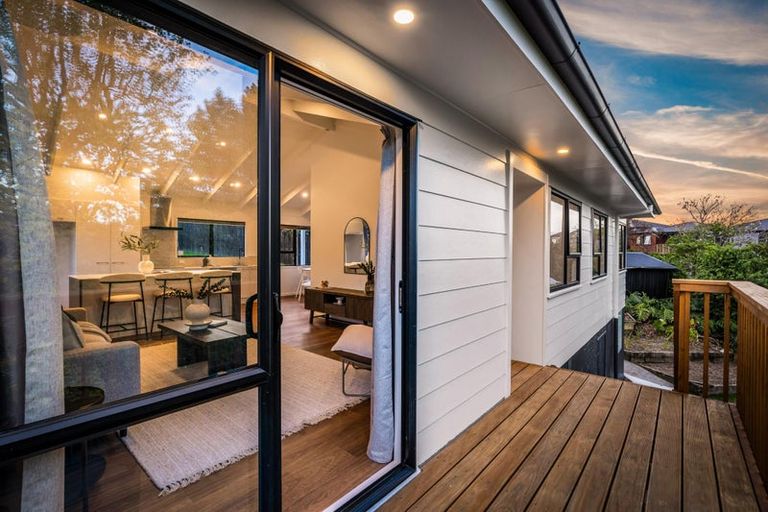 Photo of property in 14 Landsdale Place, Massey, Auckland, 0614