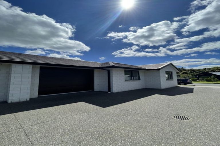 Photo of property in 60 Pakanga Grove, Pyes Pa, Tauranga, 3112