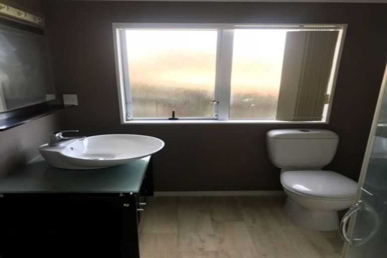 Photo of property in 57 View Road, Henderson, Auckland, 0612