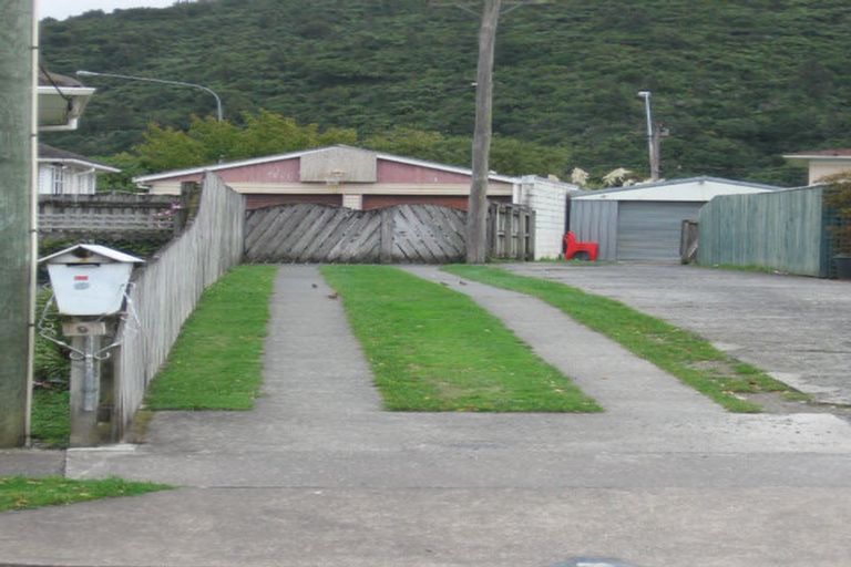 Photo of property in 11 Lockwood Crescent, Taita, Lower Hutt, 5011