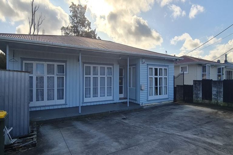 Photo of property in 6 Kingdale Road, Henderson, Auckland, 0610