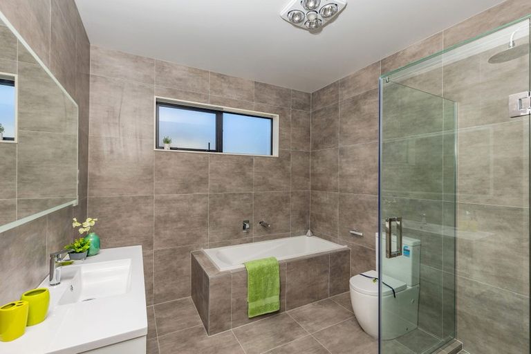 Photo of property in 3 Vintry Drive, Kumeu, 0810