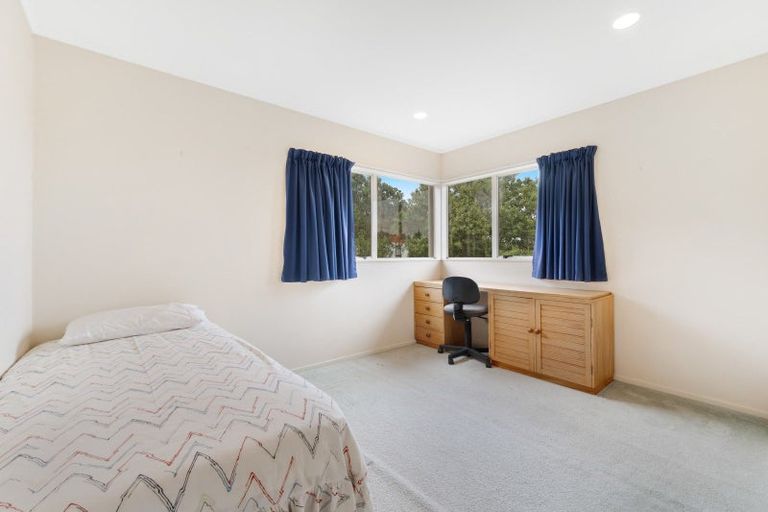 Photo of property in 18 Gibson Place, Mellons Bay, Auckland, 2014