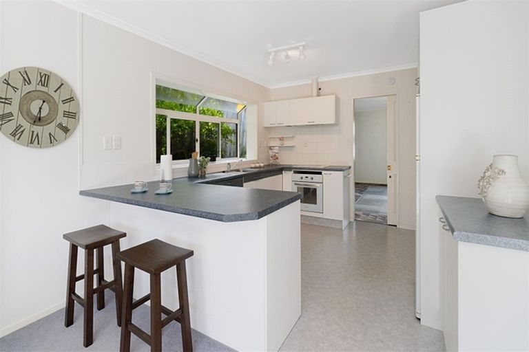 Photo of property in 20 Ryehill Close, New Lynn, Auckland, 0600