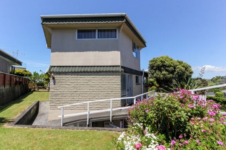 Photo of property in 2/4 Scott Street, Moturoa, New Plymouth, 4310