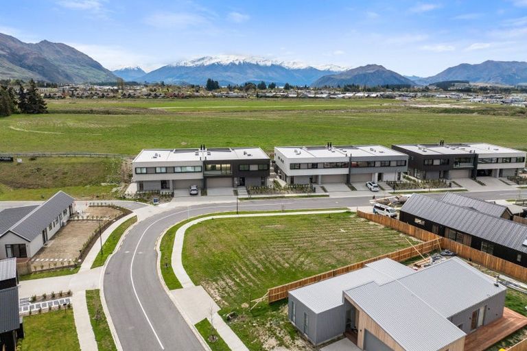 Photo of property in 12 Rubus Street, Wanaka, 9382