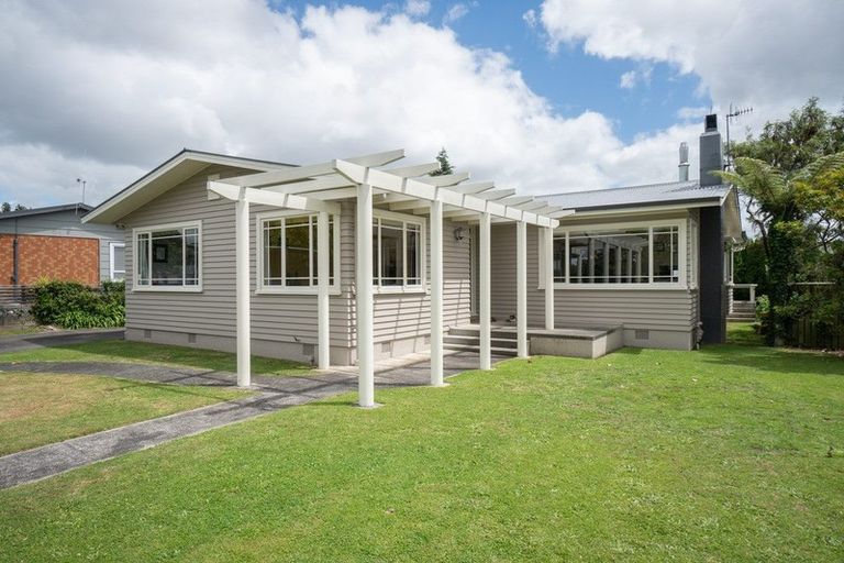 Photo of property in 54 Windsor Street, Terrace End, Palmerston North, 4410