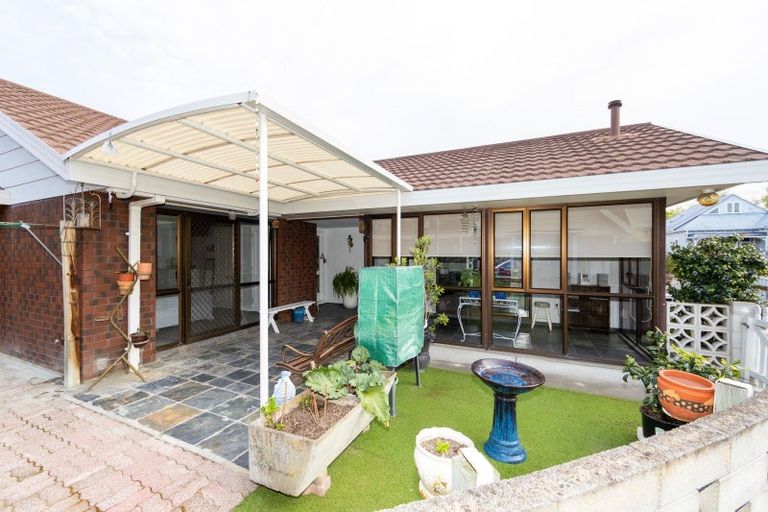 Photo of property in 405-407 Fitzroy Avenue, Hastings, 4122