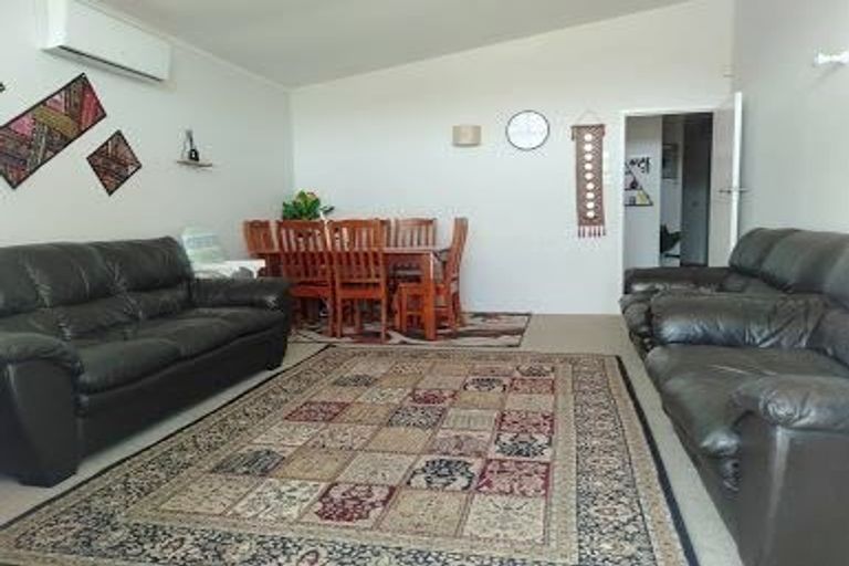 Photo of property in 15 Idlewild Avenue, Mangere, Auckland, 2022