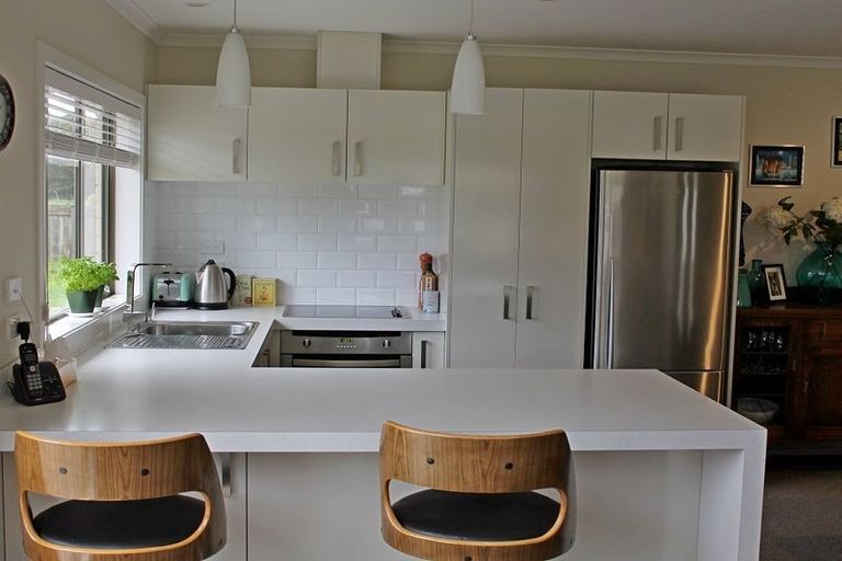 Photo of property in 2 Madison Street, Carterton, 5713