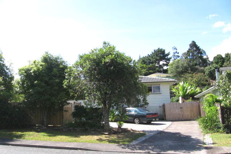 Photo of property in 1 Kama Place, Sunnynook, Auckland, 0620