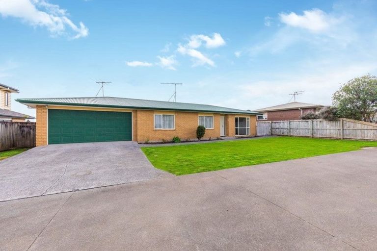 Photo of property in 15 Hocken Place, Mangere Bridge, Auckland, 2022