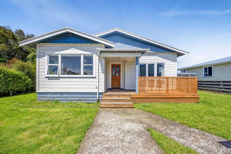 Photo of property in 18 Cumming Street, Okato, 4335