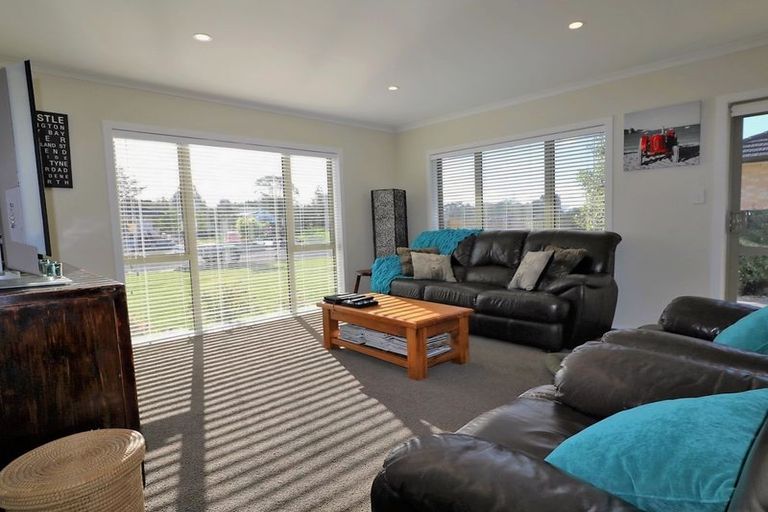 Photo of property in 2 Madison Street, Carterton, 5713