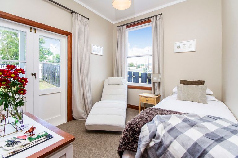 Photo of property in 87 Golf Road, New Lynn, Auckland, 0600