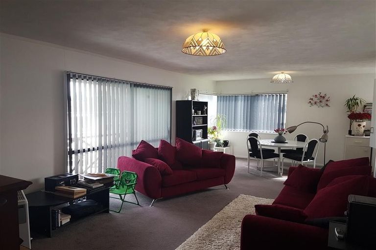 Photo of property in 1a Christina Avenue, Te Atatu South, Auckland, 0602