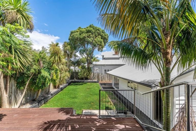 Photo of property in 173 Vauxhall Road, Narrow Neck, Auckland, 0624