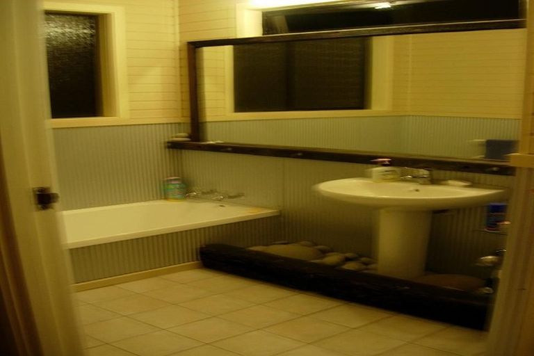 Photo of property in 18 Sullivan Avenue, Mangere Bridge, Auckland, 2022