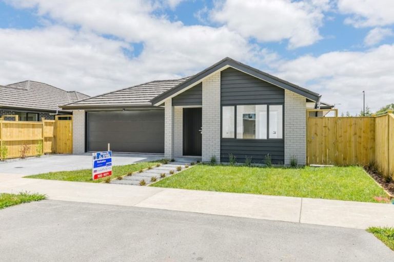 Photo of property in 11 Zadar Street, Kumeu, 0810