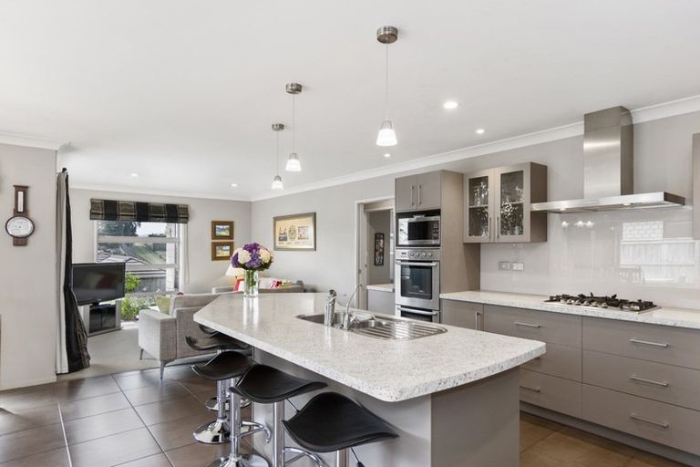 Photo of property in 16 Glenmonarch Place, Pyes Pa, Tauranga, 3112