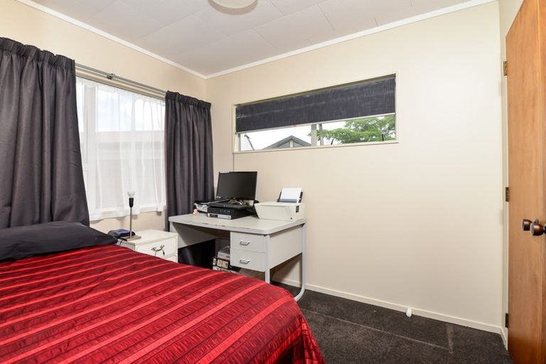 Photo of property in 15 Kentucky Crescent, Nawton, Hamilton, 3200