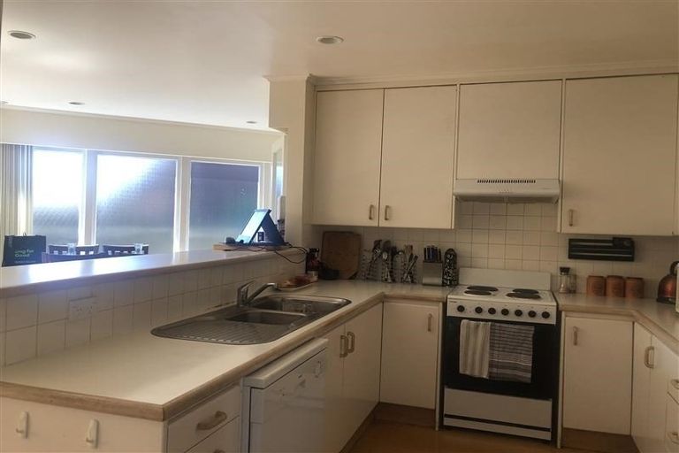 Photo of property in 95 Ocean View Road, Hillcrest, Auckland, 0627