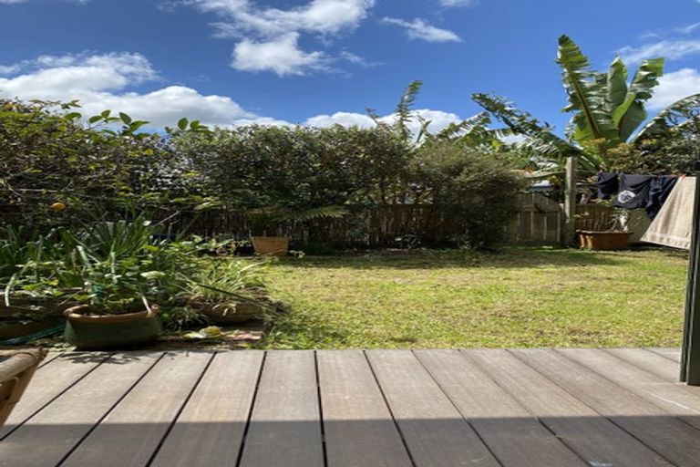 Photo of property in 10/457 Swanson Road, Ranui, Auckland, 0612