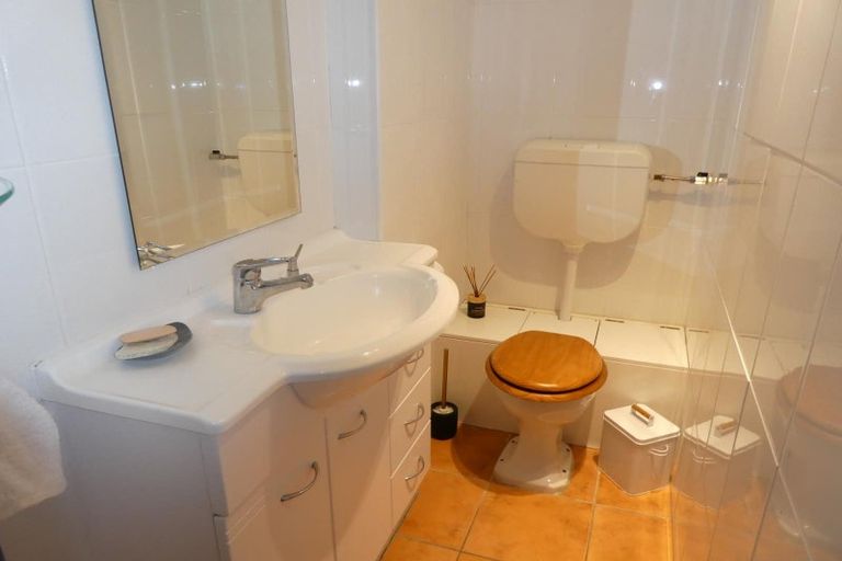 Photo of property in Jerningham Apartments, 20 Oriental Terrace, Oriental Bay, Wellington, 6011