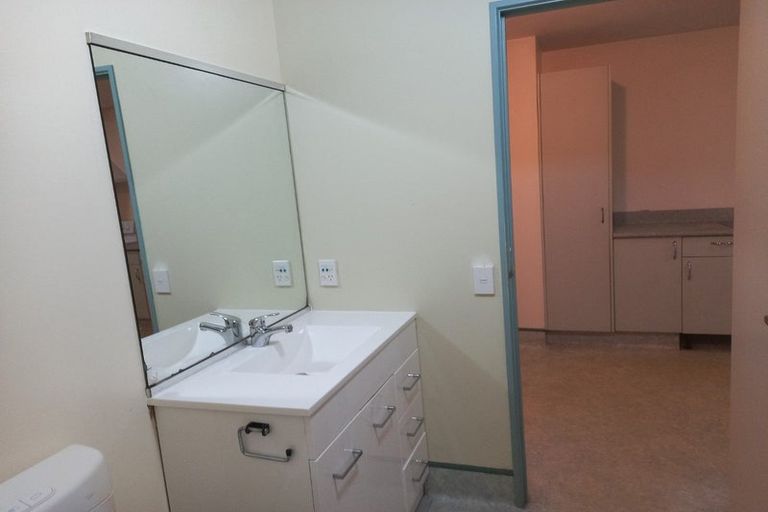 Photo of property in Palm Grove Apartments, 14/13d Palm Grove, Berhampore, Wellington, 6023