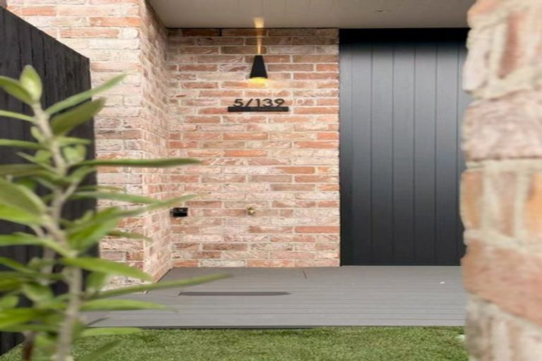 Photo of property in 5/139 Tirimoana Road, Te Atatu South, Auckland, 0602