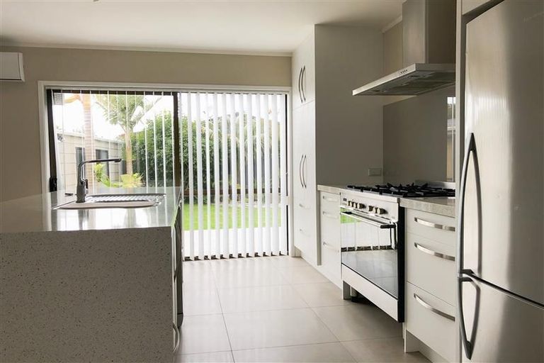 Photo of property in 22 Sturges Road, Henderson, Auckland, 0612