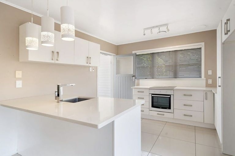 Photo of property in 16 Coniston Avenue, Te Atatu South, Auckland, 0610