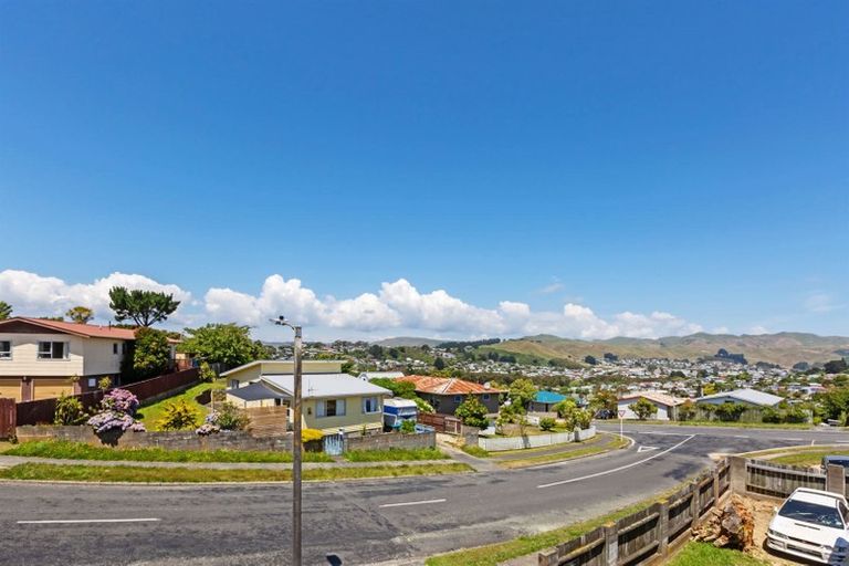 Photo of property in 5 Sombrero View, Ascot Park, Porirua, 5024