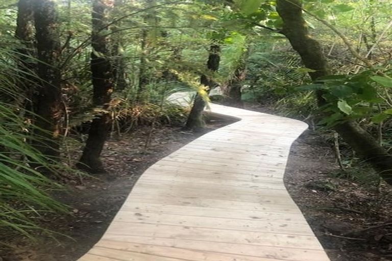 Photo of property in 49e Park Rise, Campbells Bay, Auckland, 0630