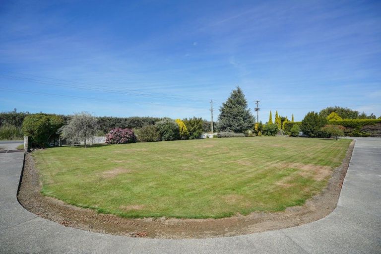 Photo of property in 1048 Lochiel-branxholme Road, Branxholme, Invercargill, 9874