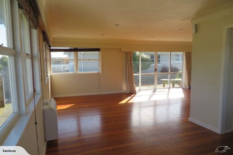 Photo of property in 1/16 Bradbury Road, Botany Downs, Auckland, 2010